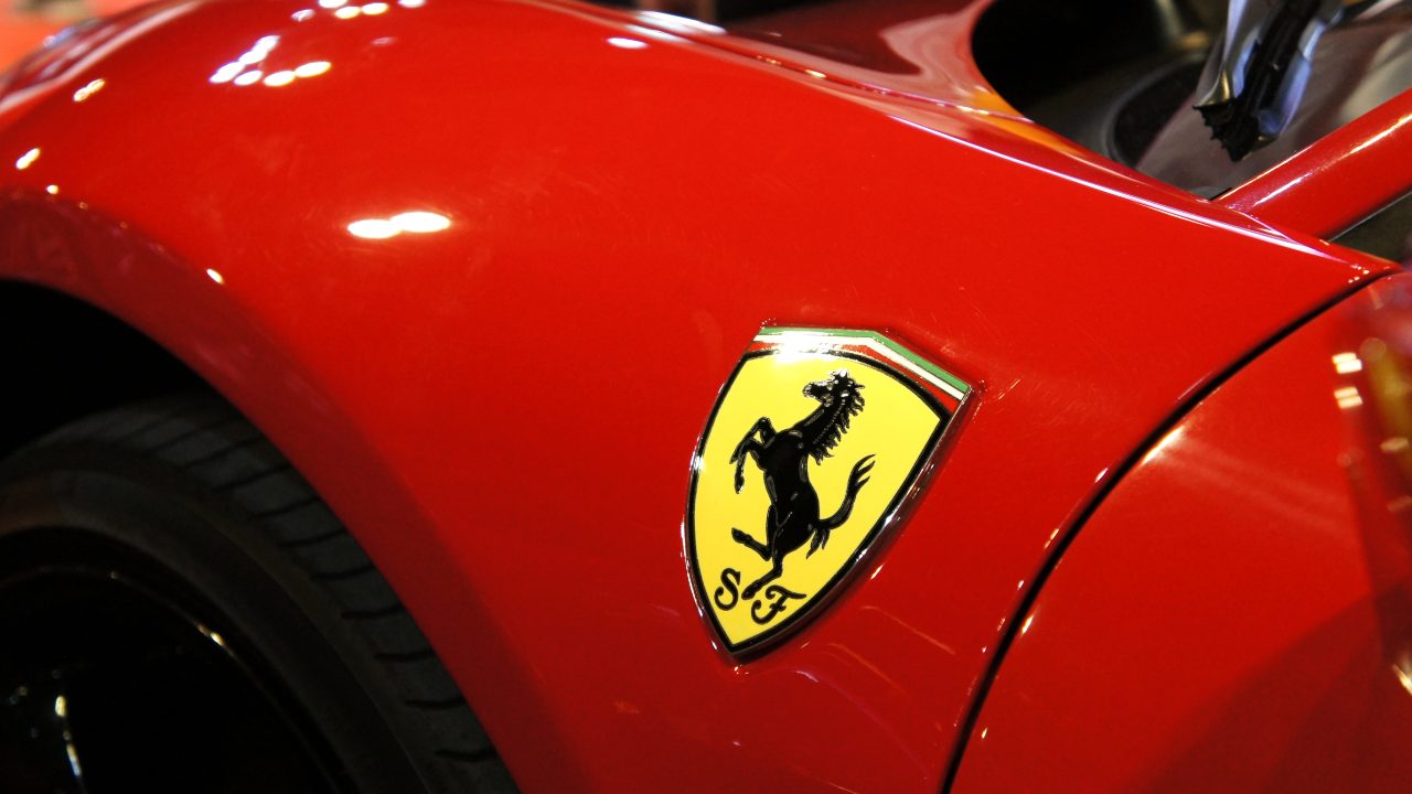 Fiancata auto Ferrari