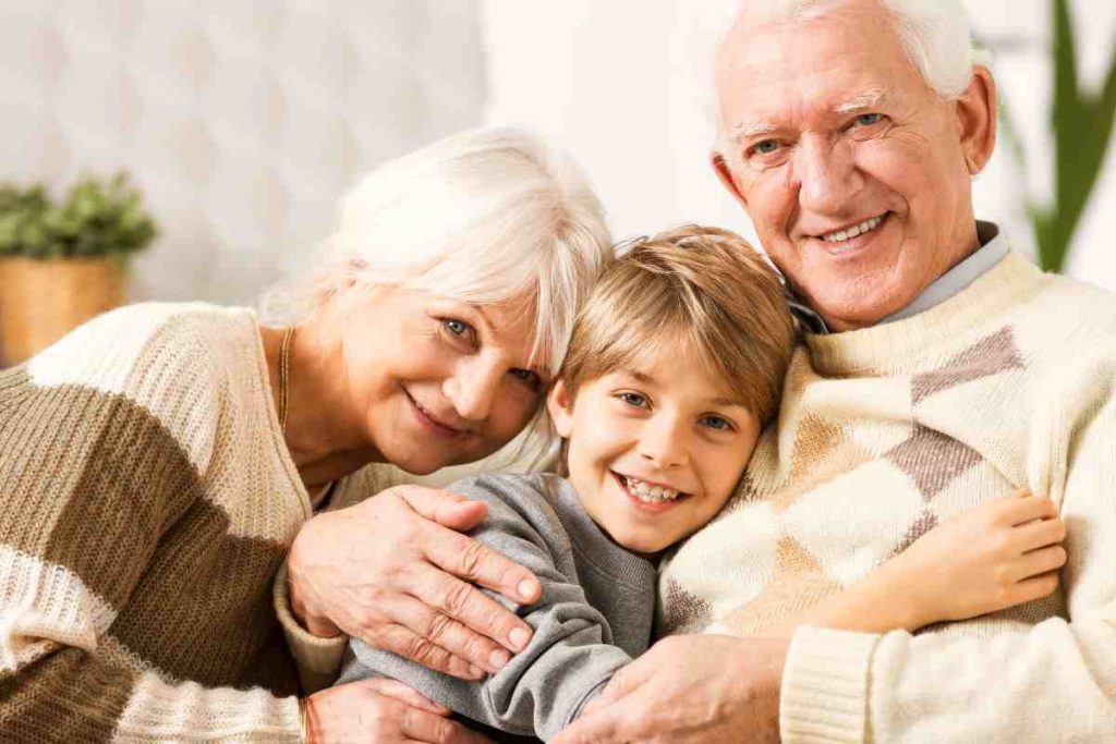 Assegno unico e universale figli anche ai nonni per i nipoti