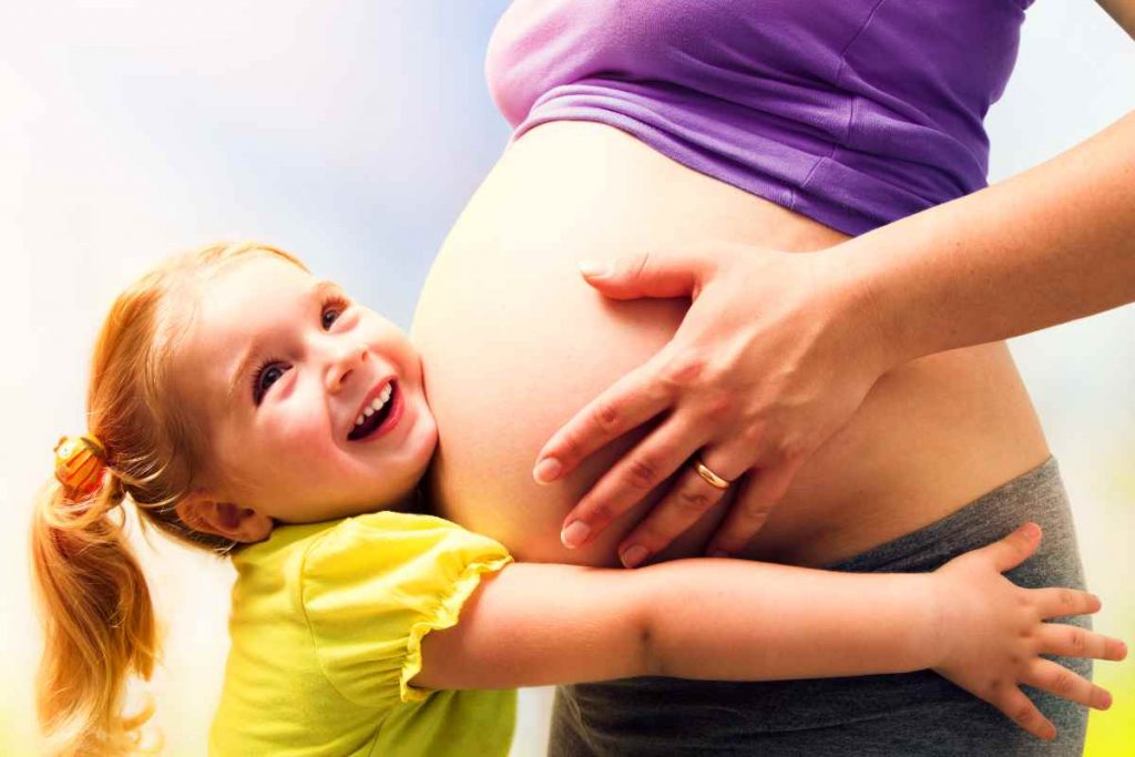 INPS: assegno familiare e assegno maternità da richiedere al Comune fino a1.774 euro