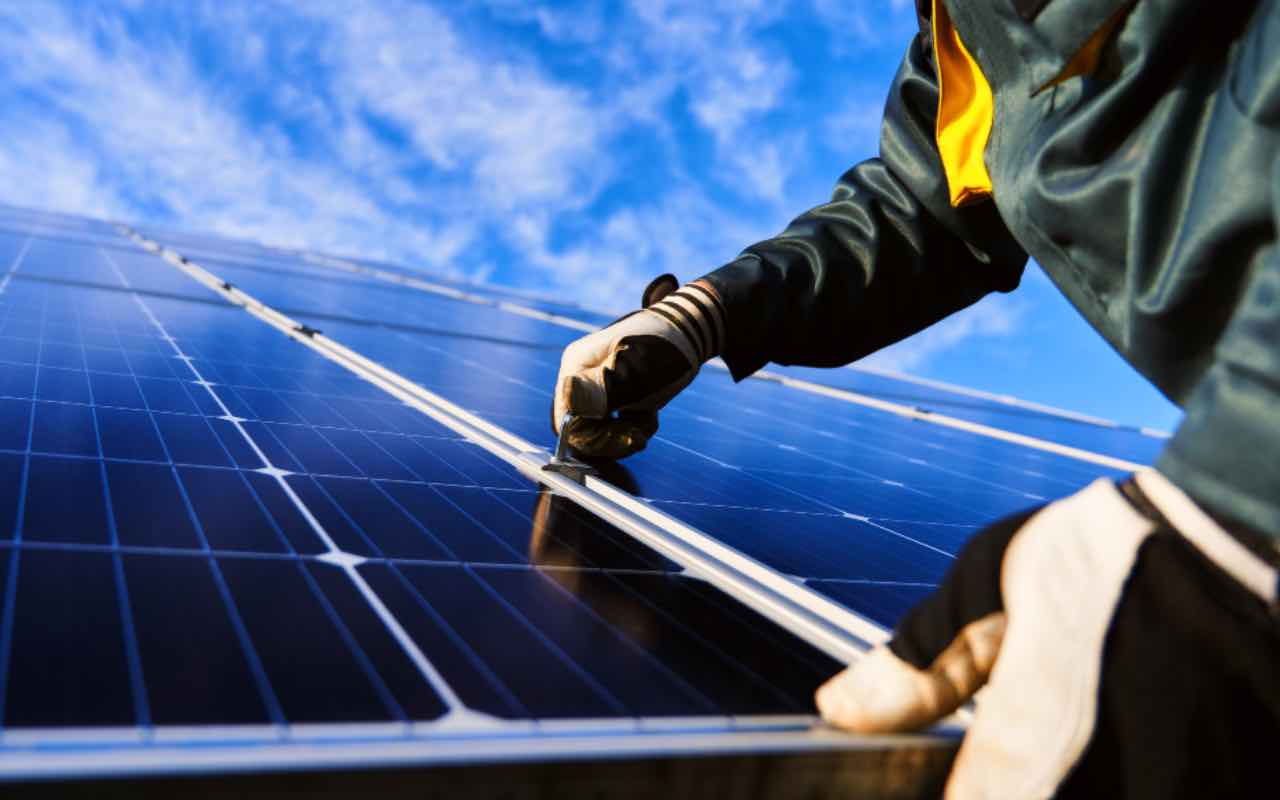 Fotovoltaico: quanto possono costare, con detrazioni, i pannelli su tetti e balconi