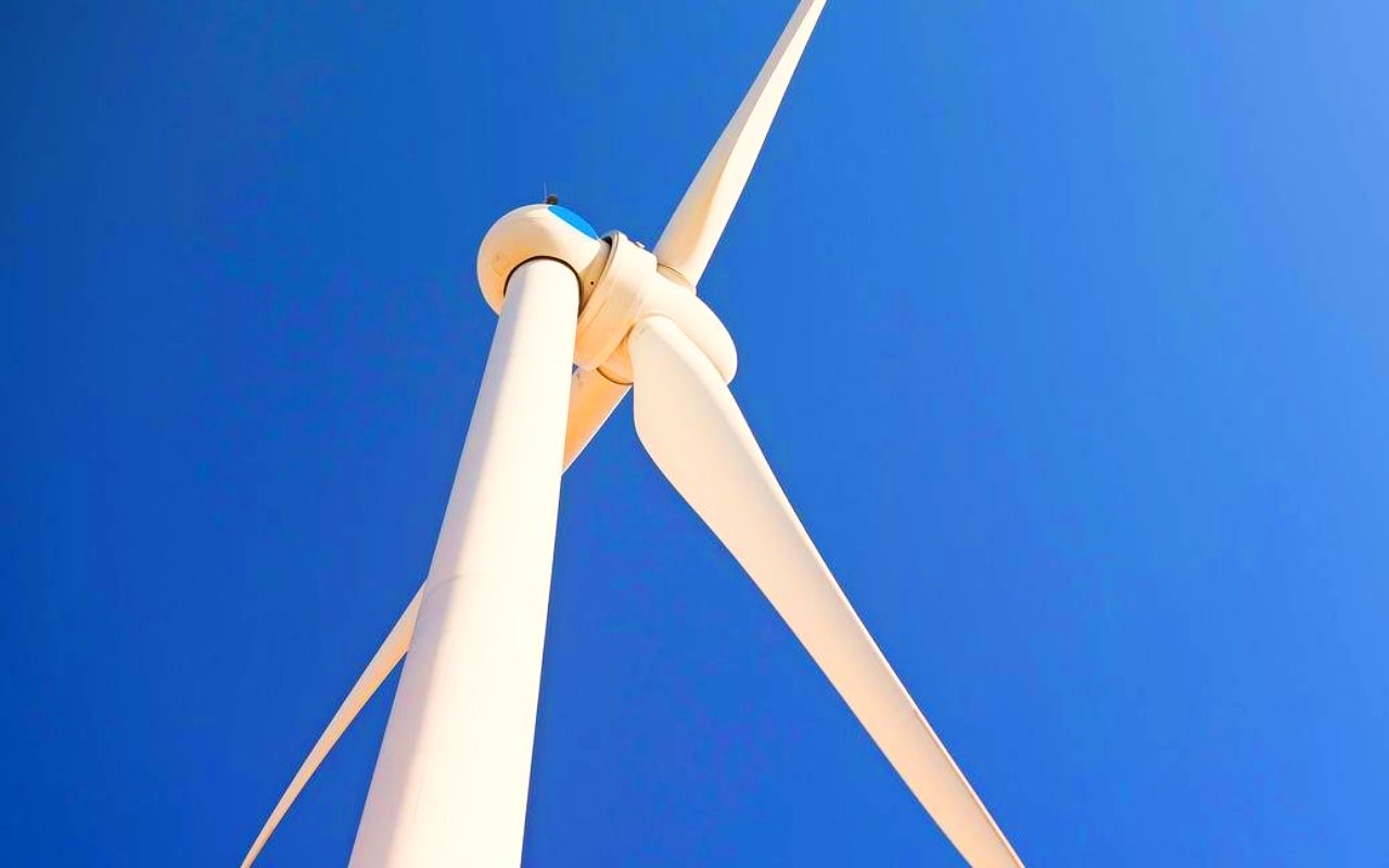 Rinnovabili, il mini eolico che entra in uno zaino: costo e come funziona