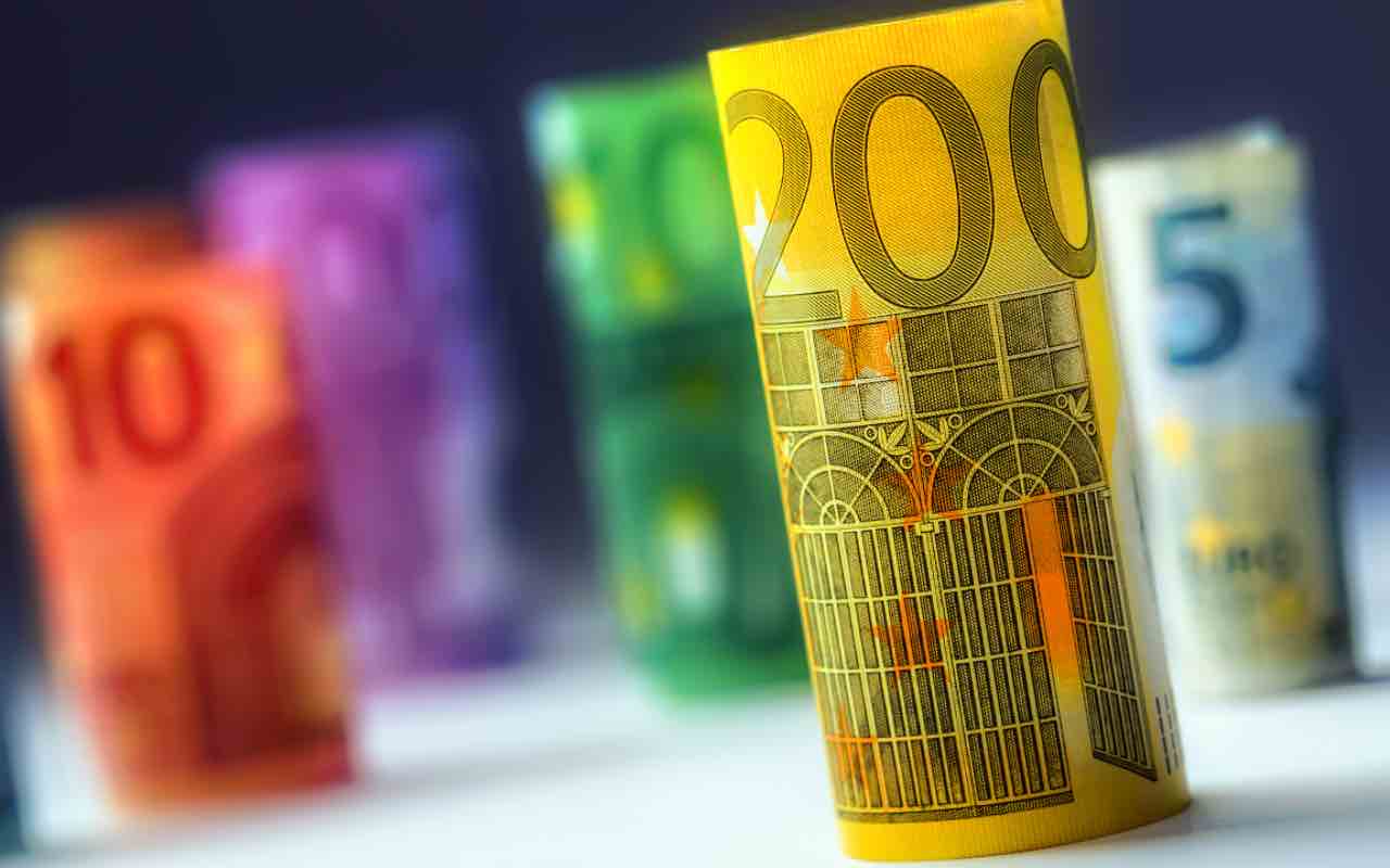 Tutto sul bonus 200 euro: chi lo riceve, come chiederlo, reddito e calcolo