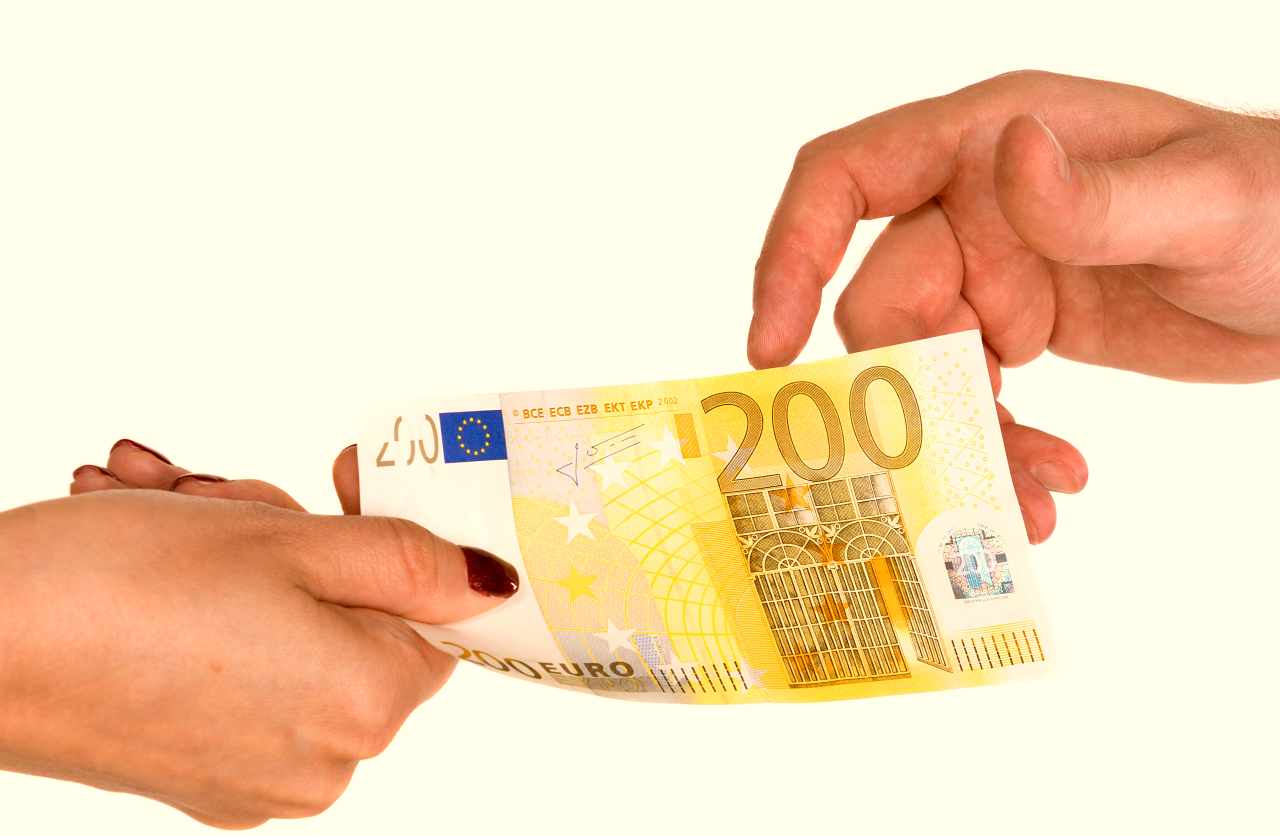 Attenzione al bonus da 200 euro, non è più automatico: come fare ad ottenerlo