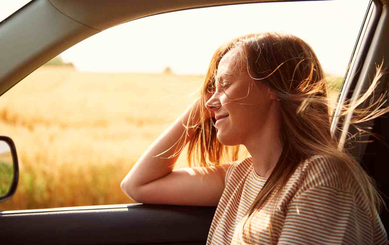 Auto al sole - stop all’aria condizionata, prova questo metodo: veloce e gratuito