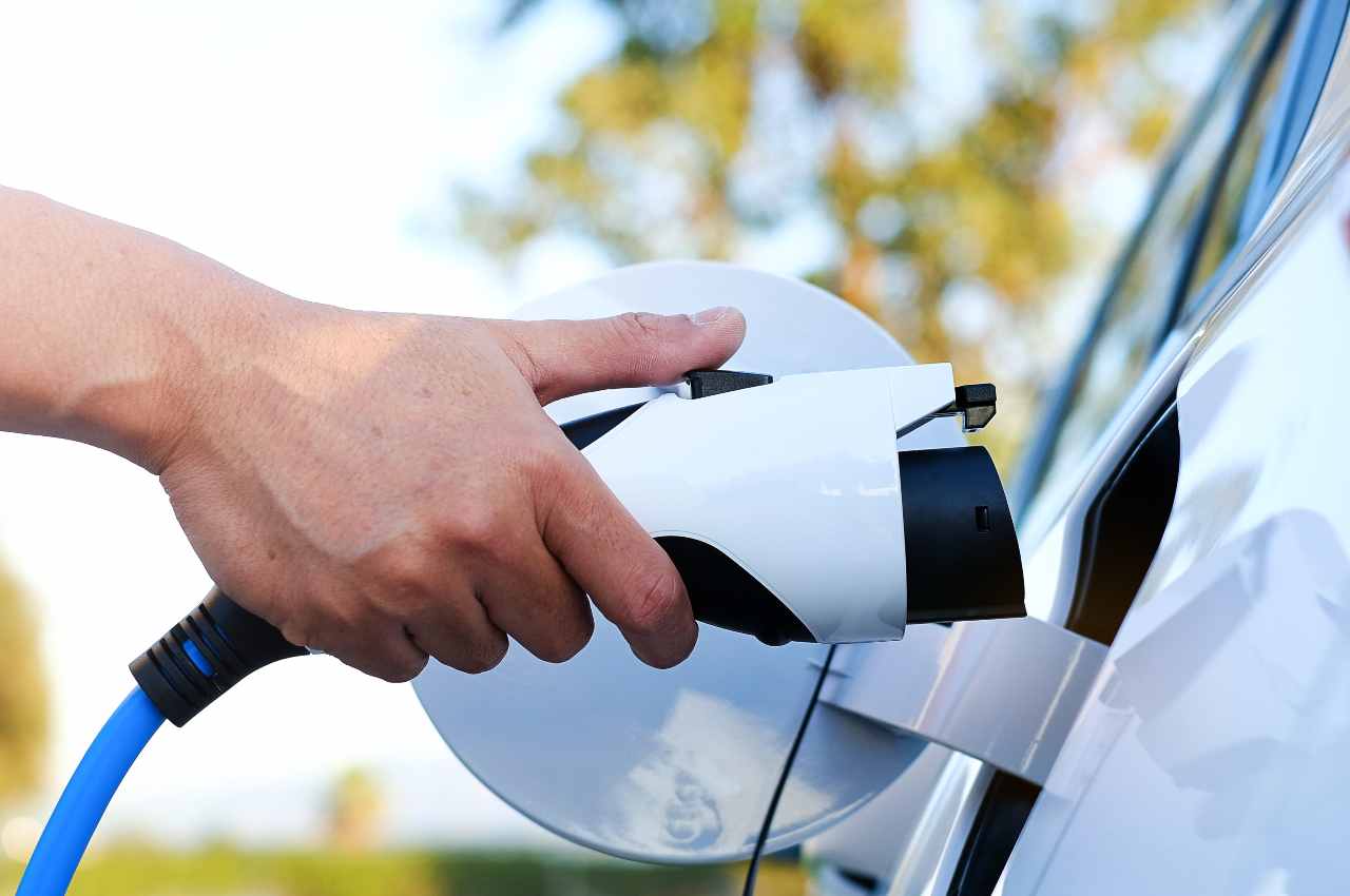 Ricarica Gratuita Auto Elettriche Vantaggi E Svantaggi Chiariti Dall 