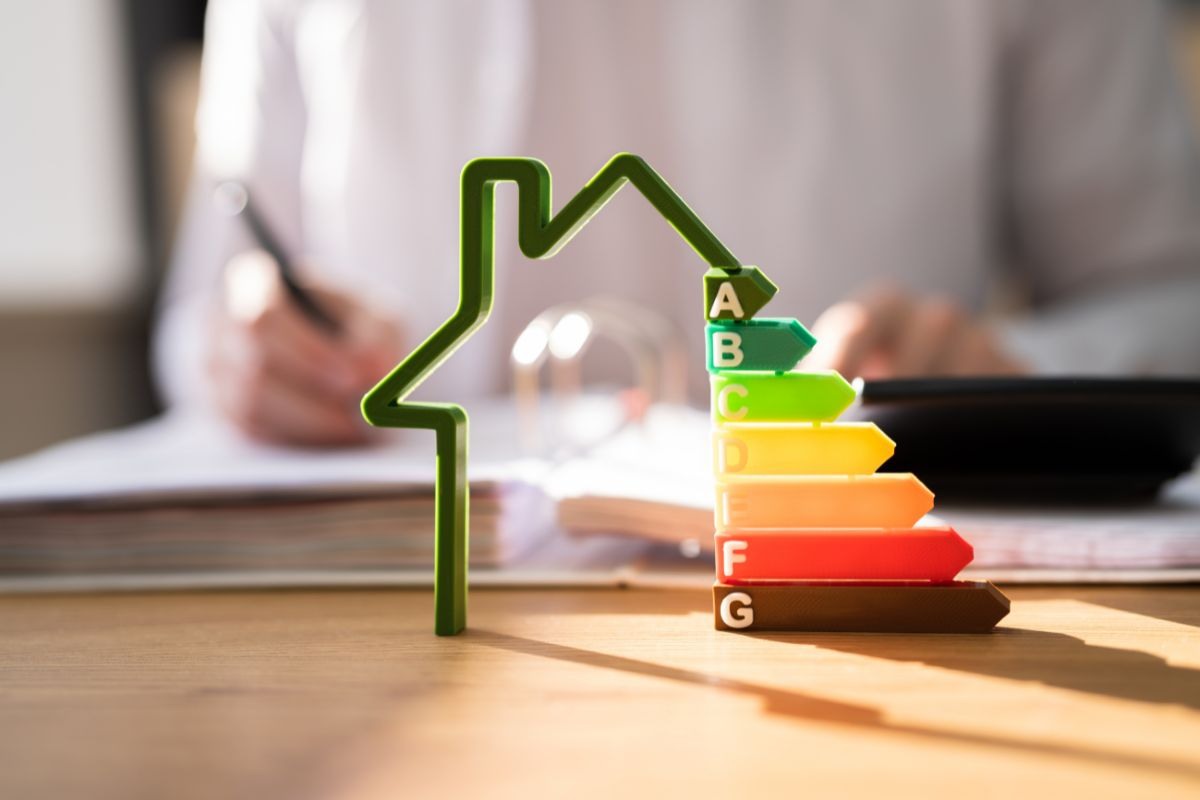 Energia e casa in miniatura