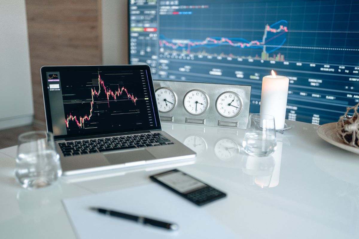Grafico mercati, orologi e monitor