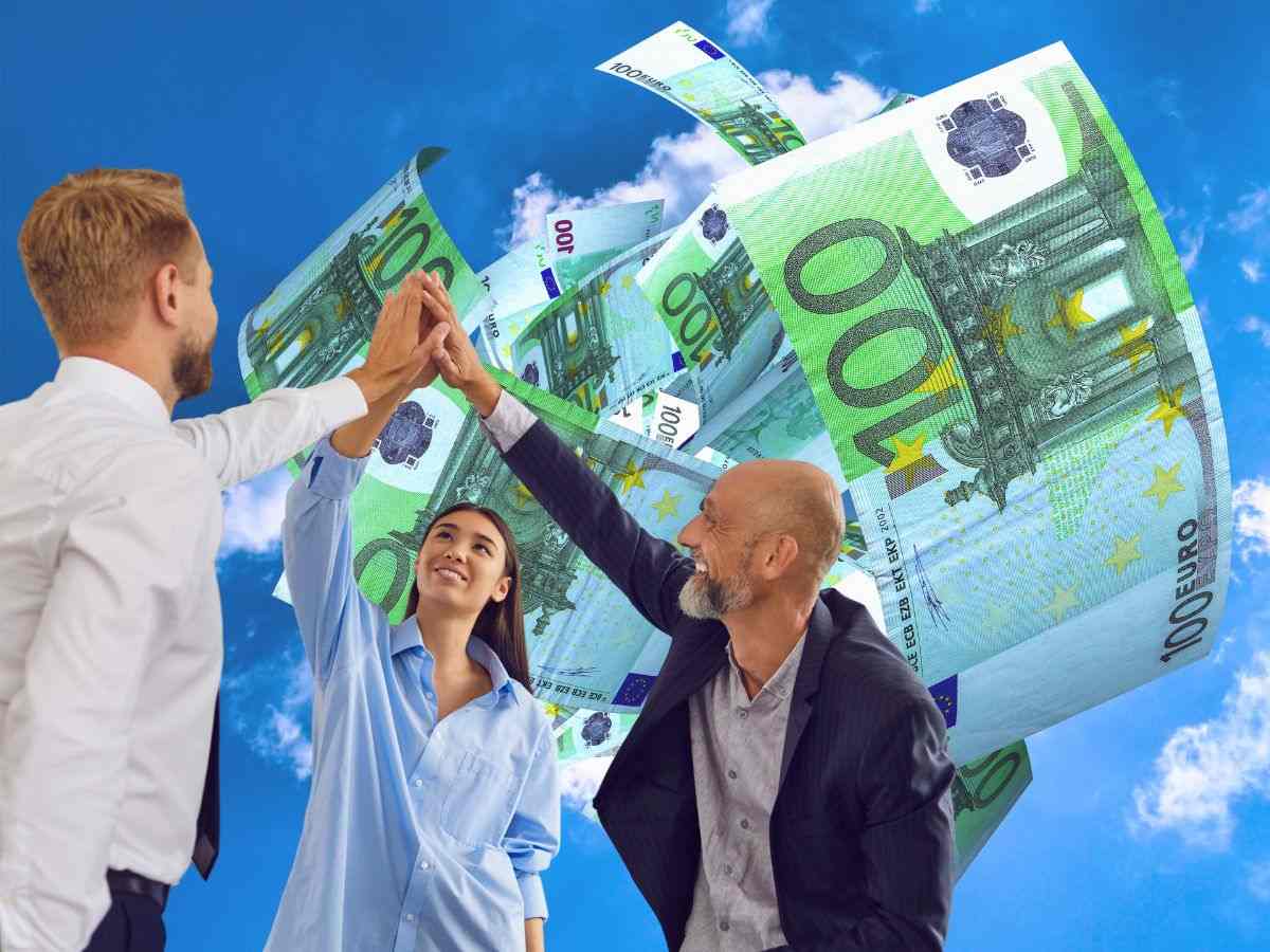 sfondo banconote euro volanti e persone che si battono il cinque