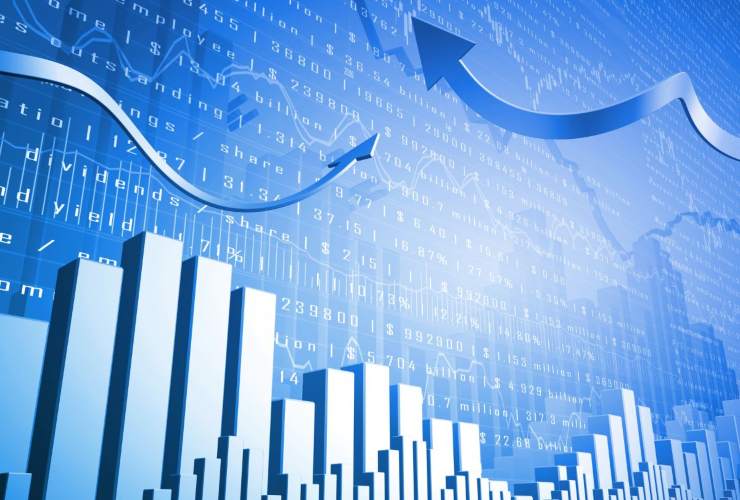 Grafici e freccie con varie scritte