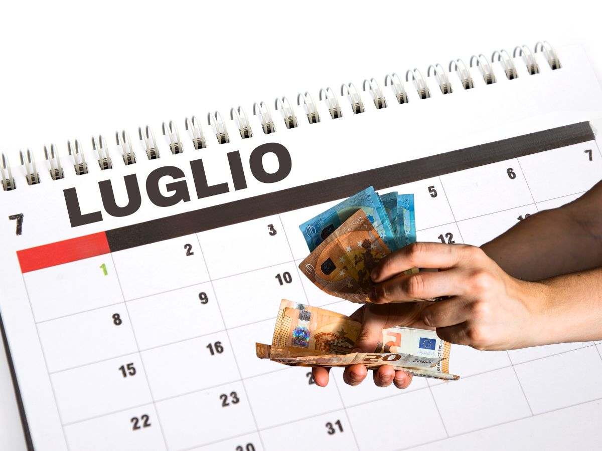 sfondo calendario e banconote euro in mano
