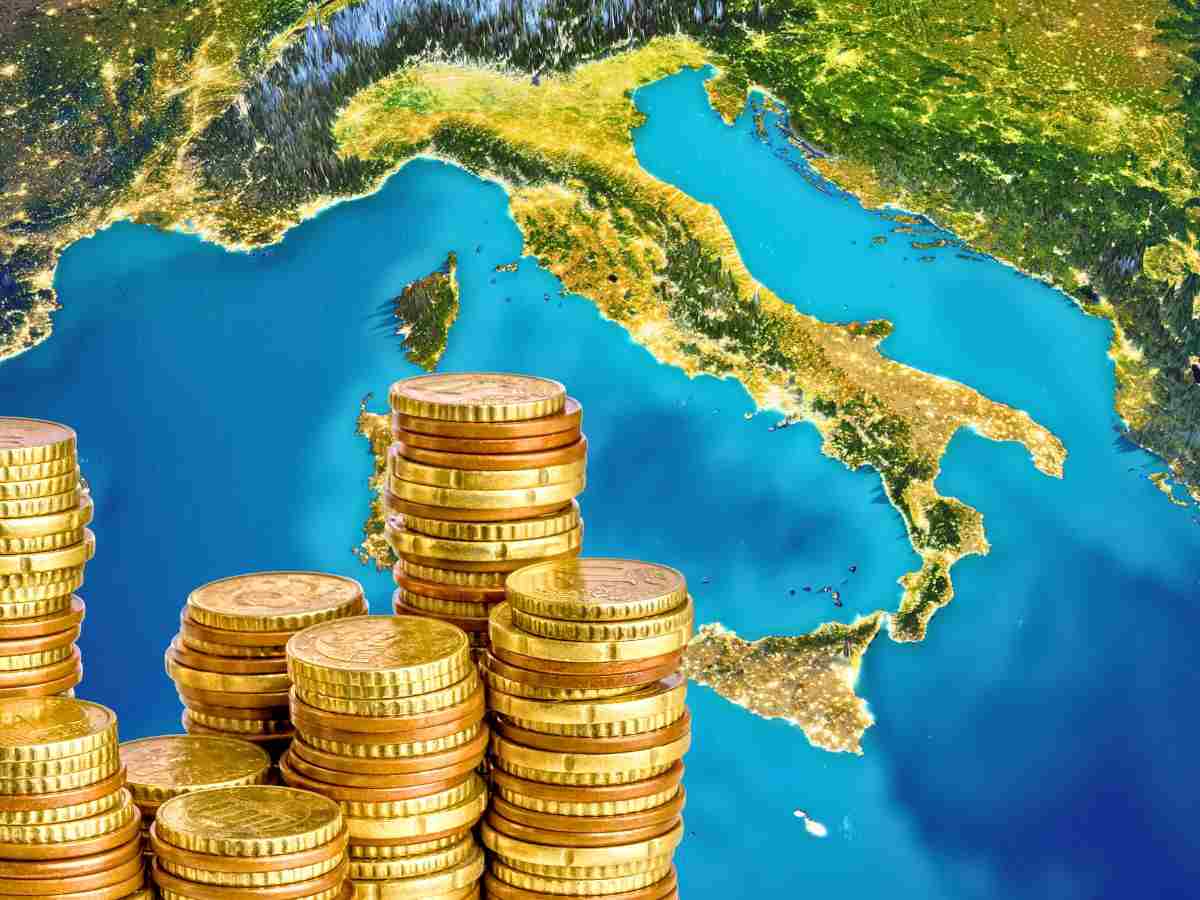 sfondo cartina geografica Italia e monete euro