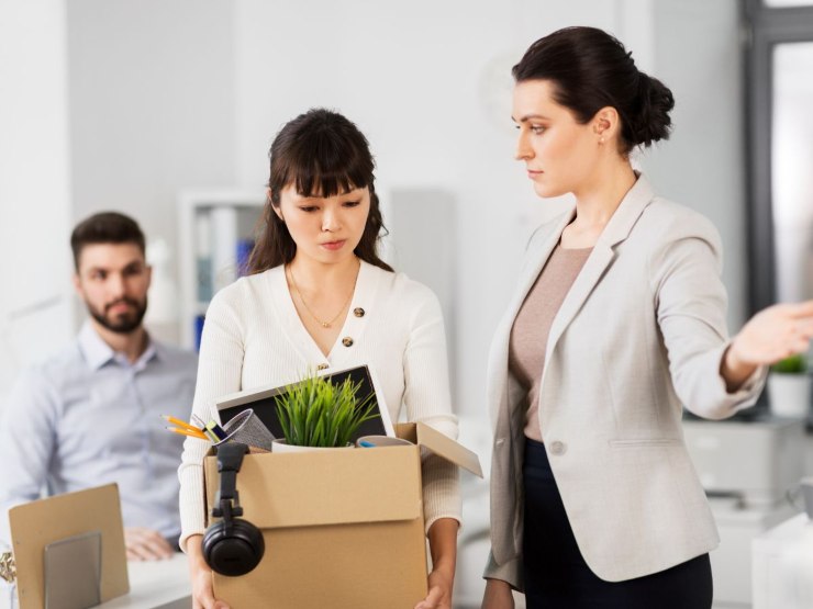 lavoratrice licenziata da datrice in ufficio