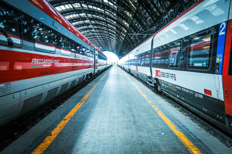 treni fermi in stazione