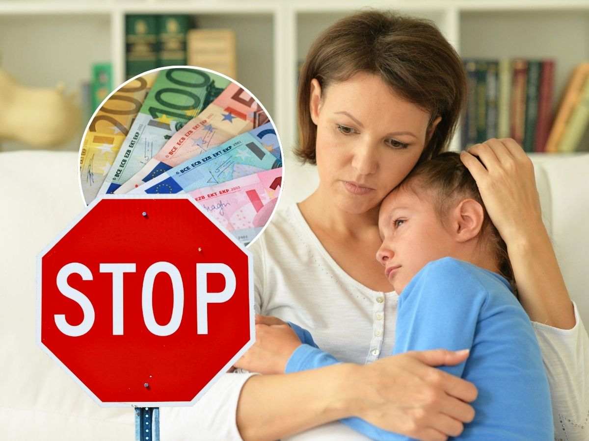 sfondo mamma e figlio e tondo con banconote euro e cartello stop
