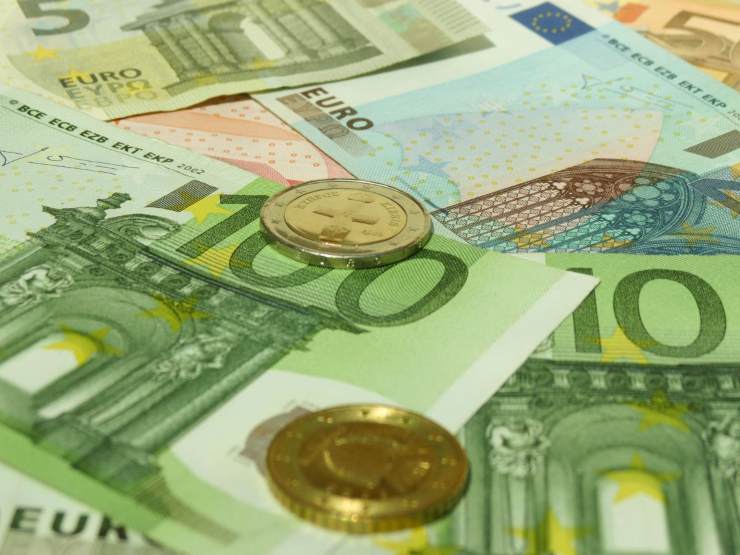banconote e monete euro