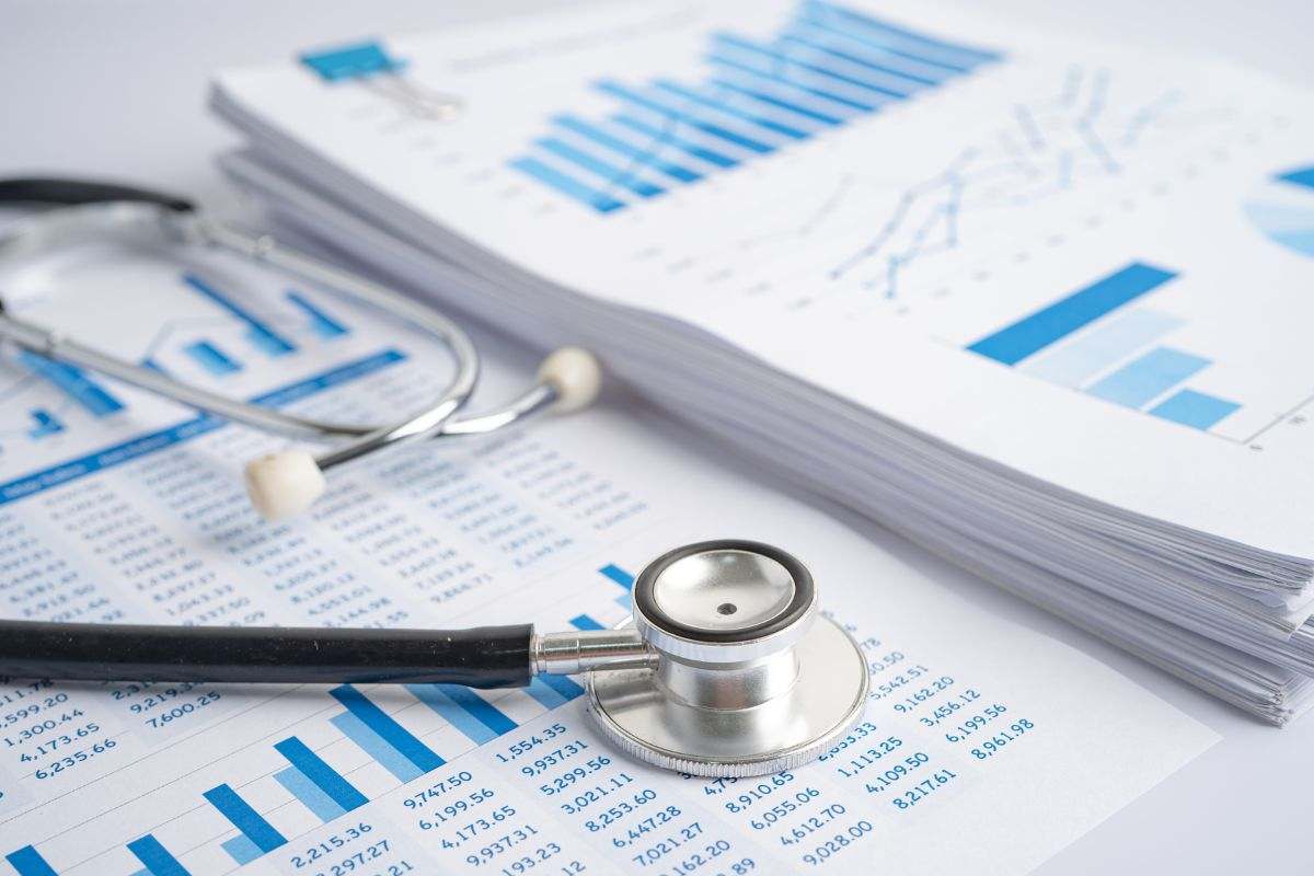 Dati e fonendoscopio