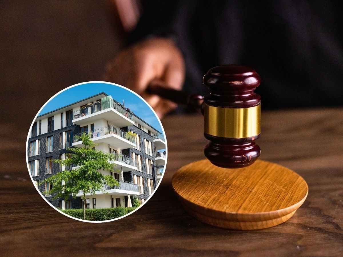 sfondo giudice che batte martelletto e tondo con palazzo condominio