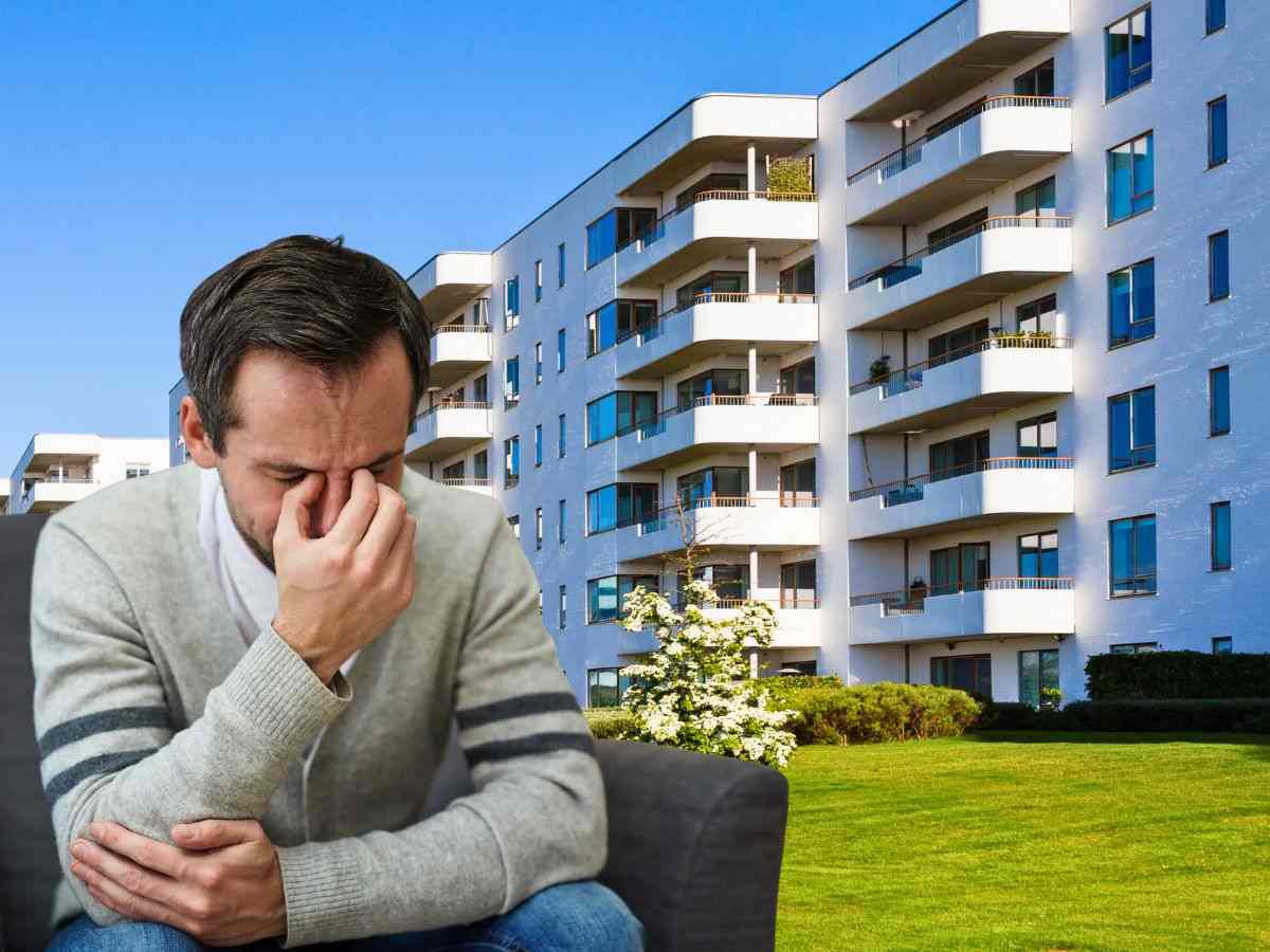 sfondo palazzo condominio e uomo disperato