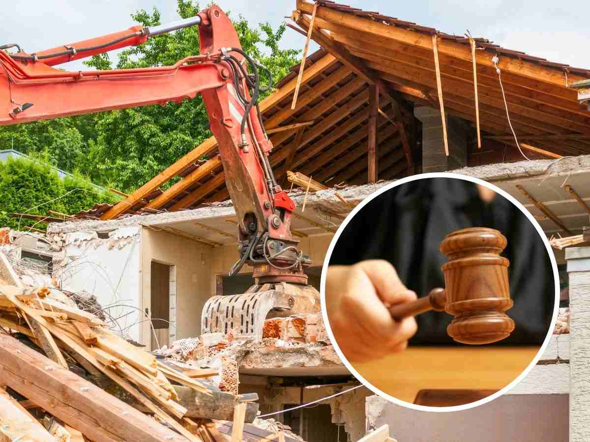 sfondo casa in demolizione e tondo con martelletto giudice