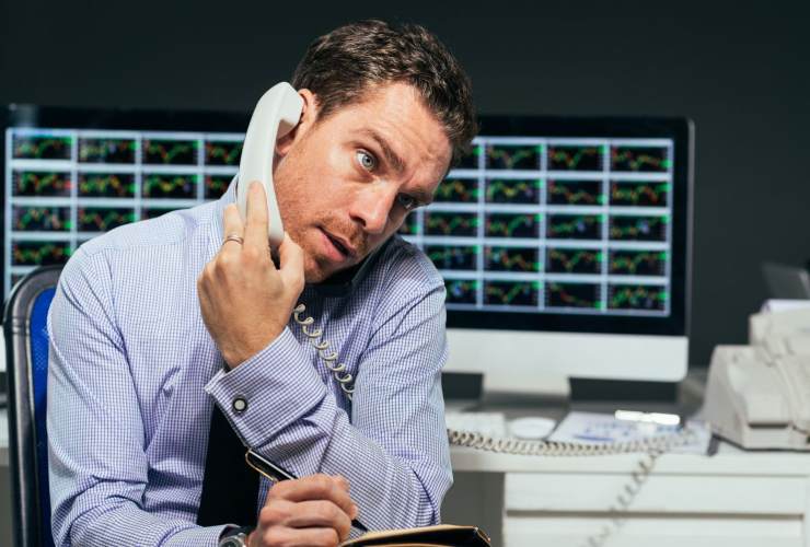 Analista al telefono