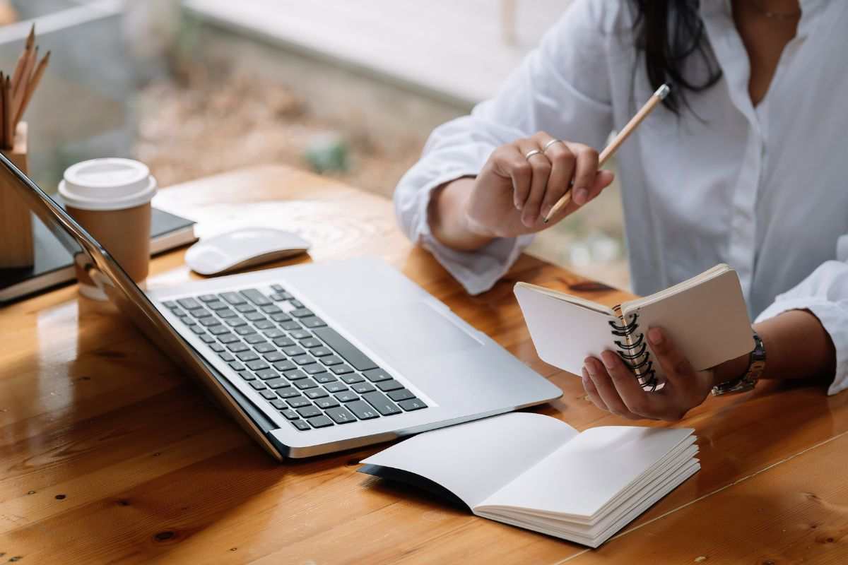 Persona al lavoro