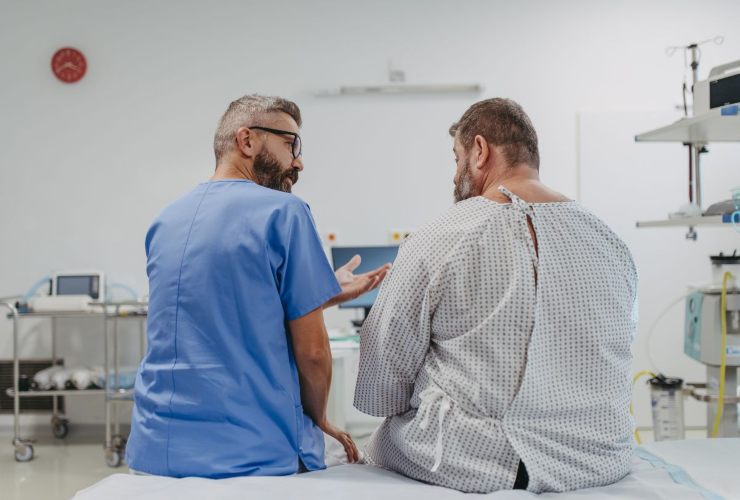 Medico con paziente