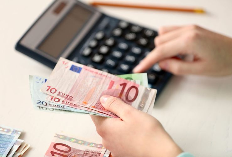Calcolatrice e conteggio banconote