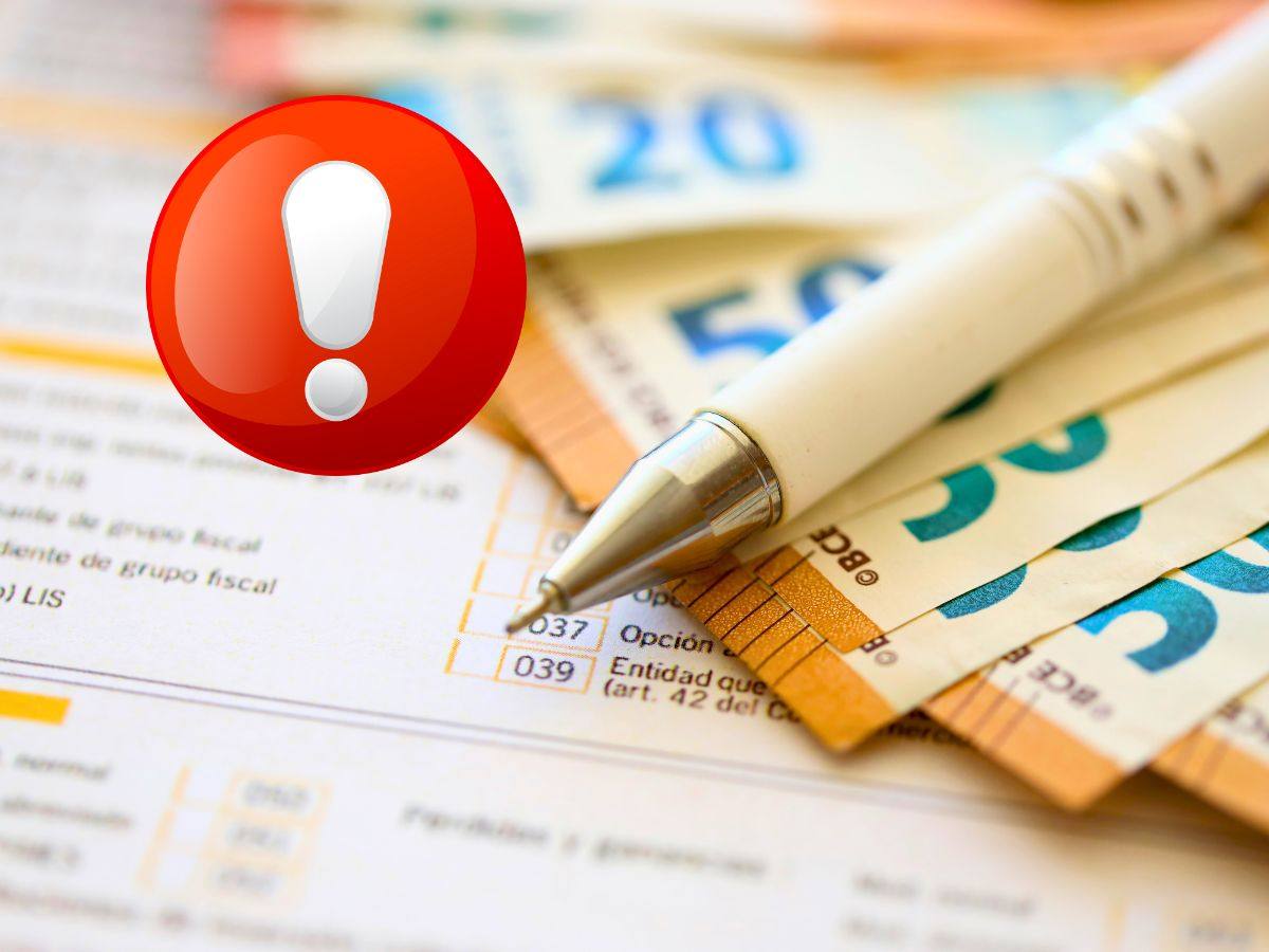 sfondo banconote 50 euro e documento con penna e punto esclamativo