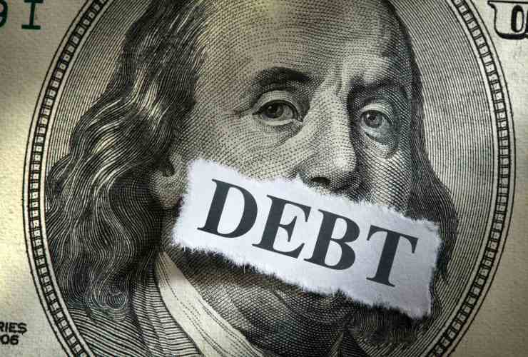Dollato americano zittito dal debito