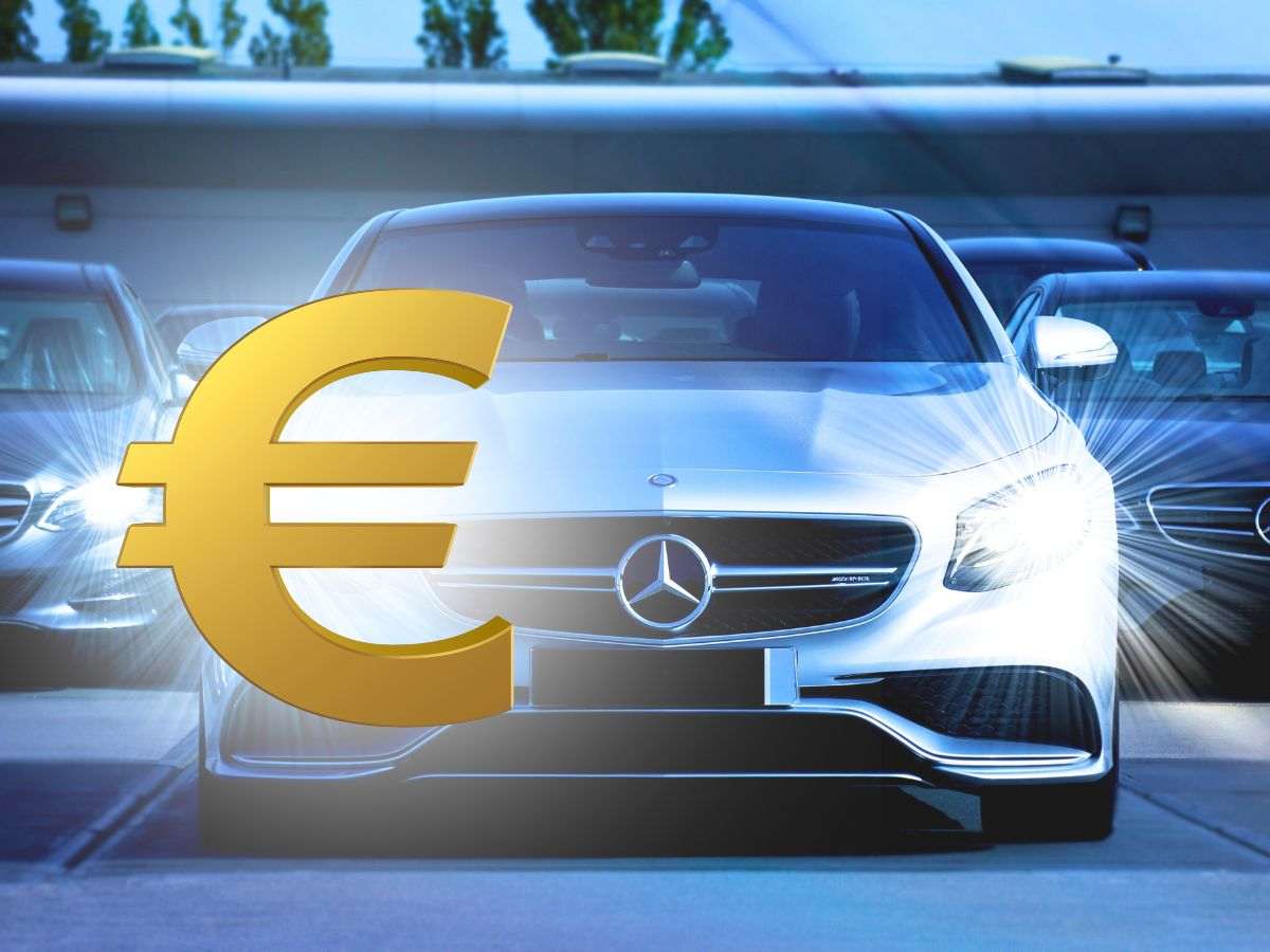 sfondo auto con simbolo euro