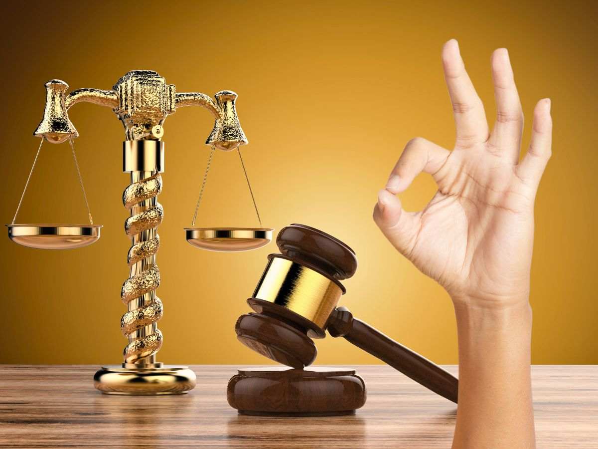 sfondo simboli legge e mano che fa ok