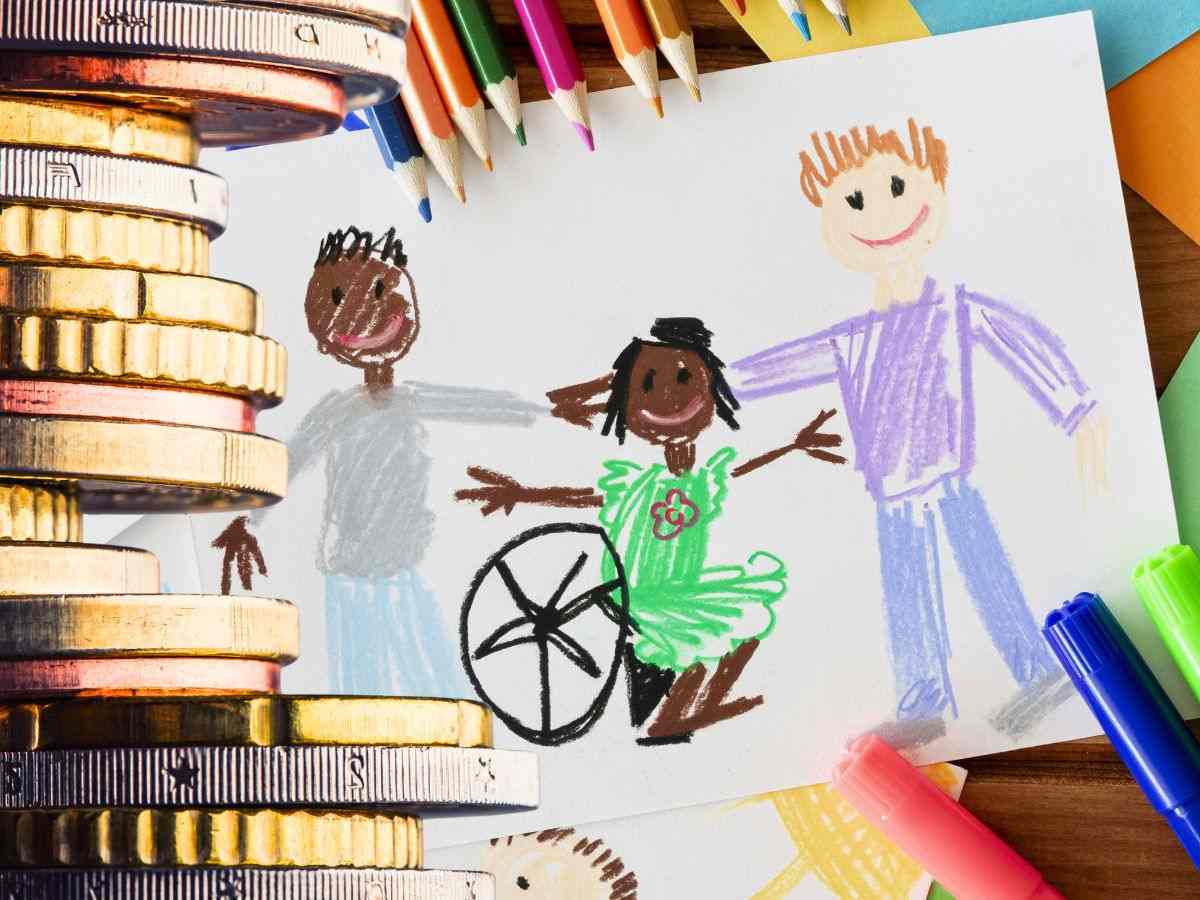 sfondo disegno bambini e monete euro