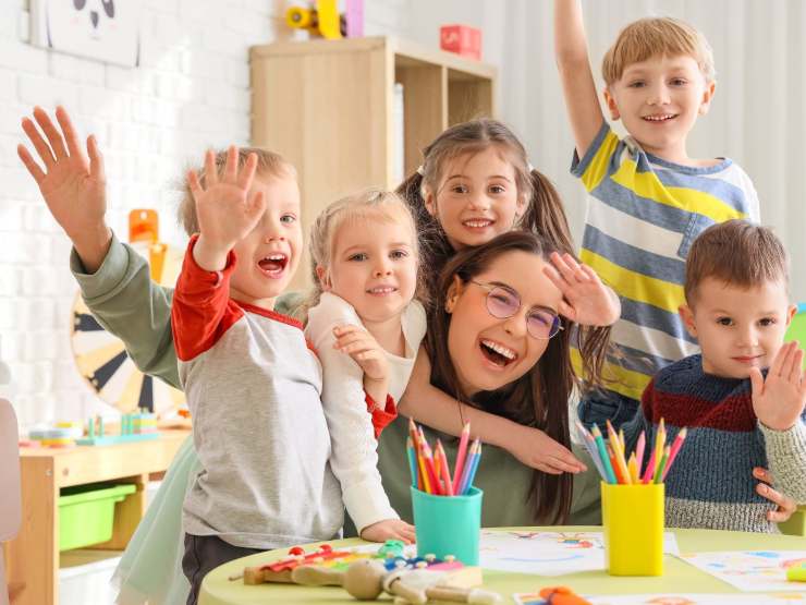 maestra e bimbi al nido