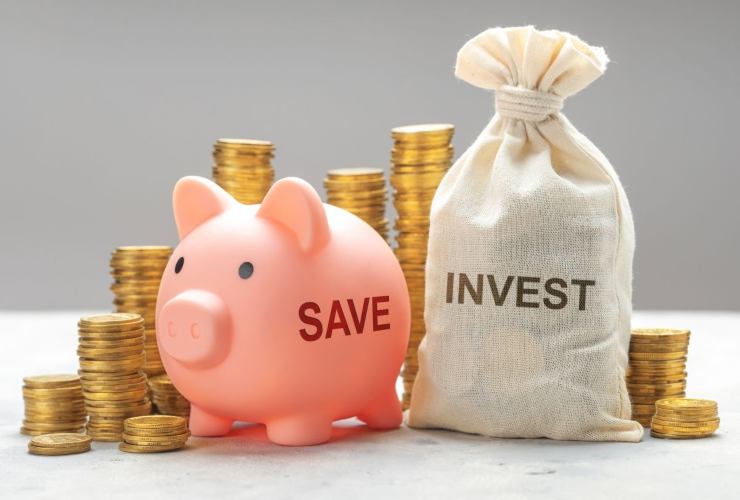 Salvadanaio, monete, sacco e investimenti