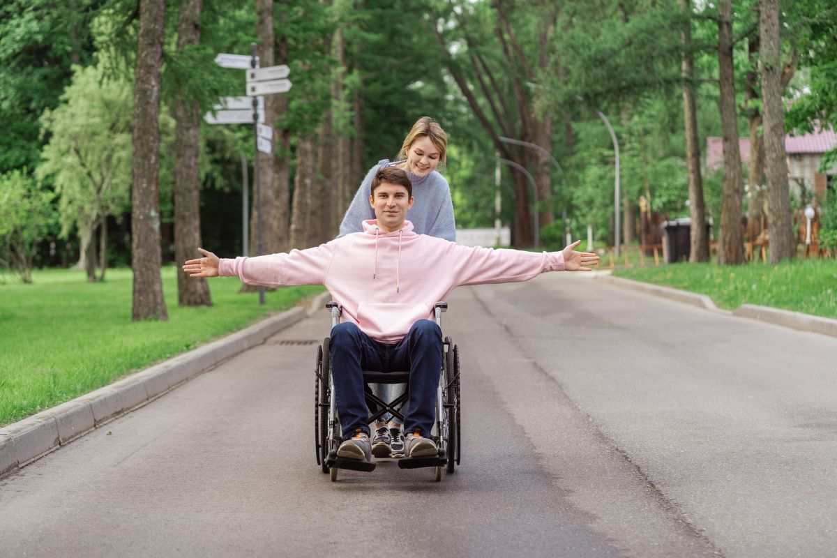 Disabile con accompagnatrice