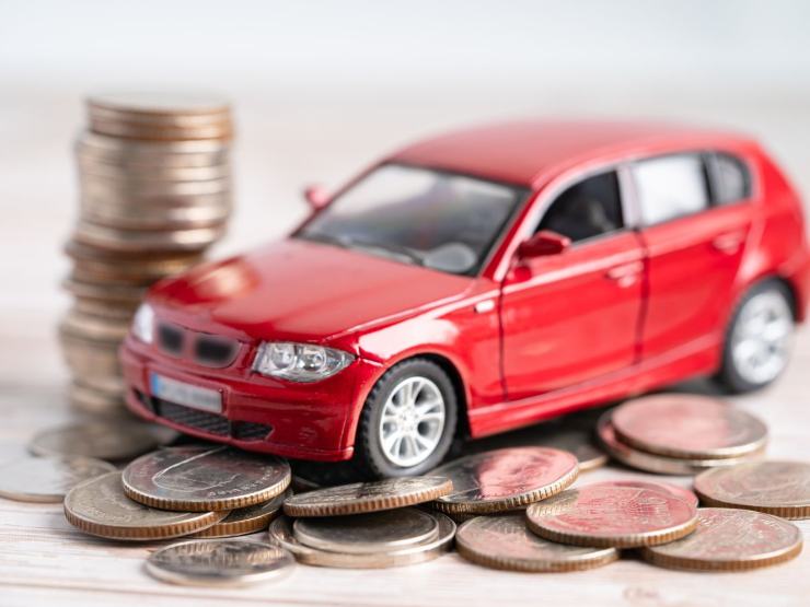 miniatura auto e monete euro