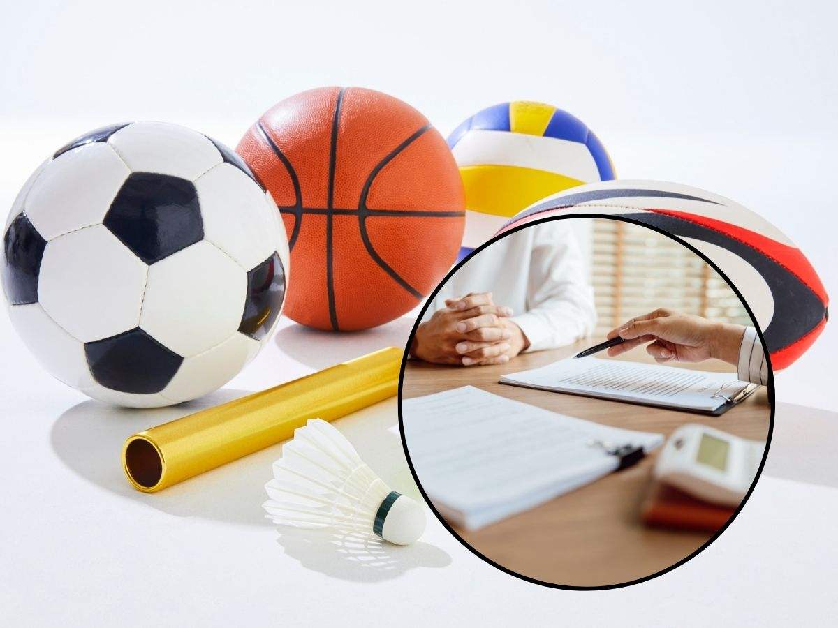 sfondo palle di vari sport e tondo con persone che discutono su documenti