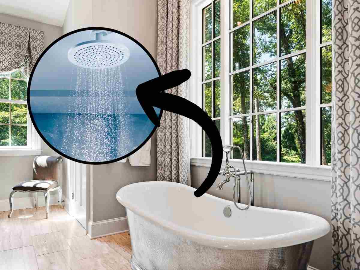 sfondo vasca da bagno e freccia che indica in tondo la doccia