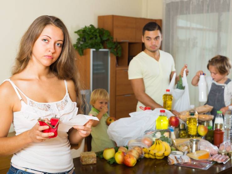 famiglia con difficoltà economiche