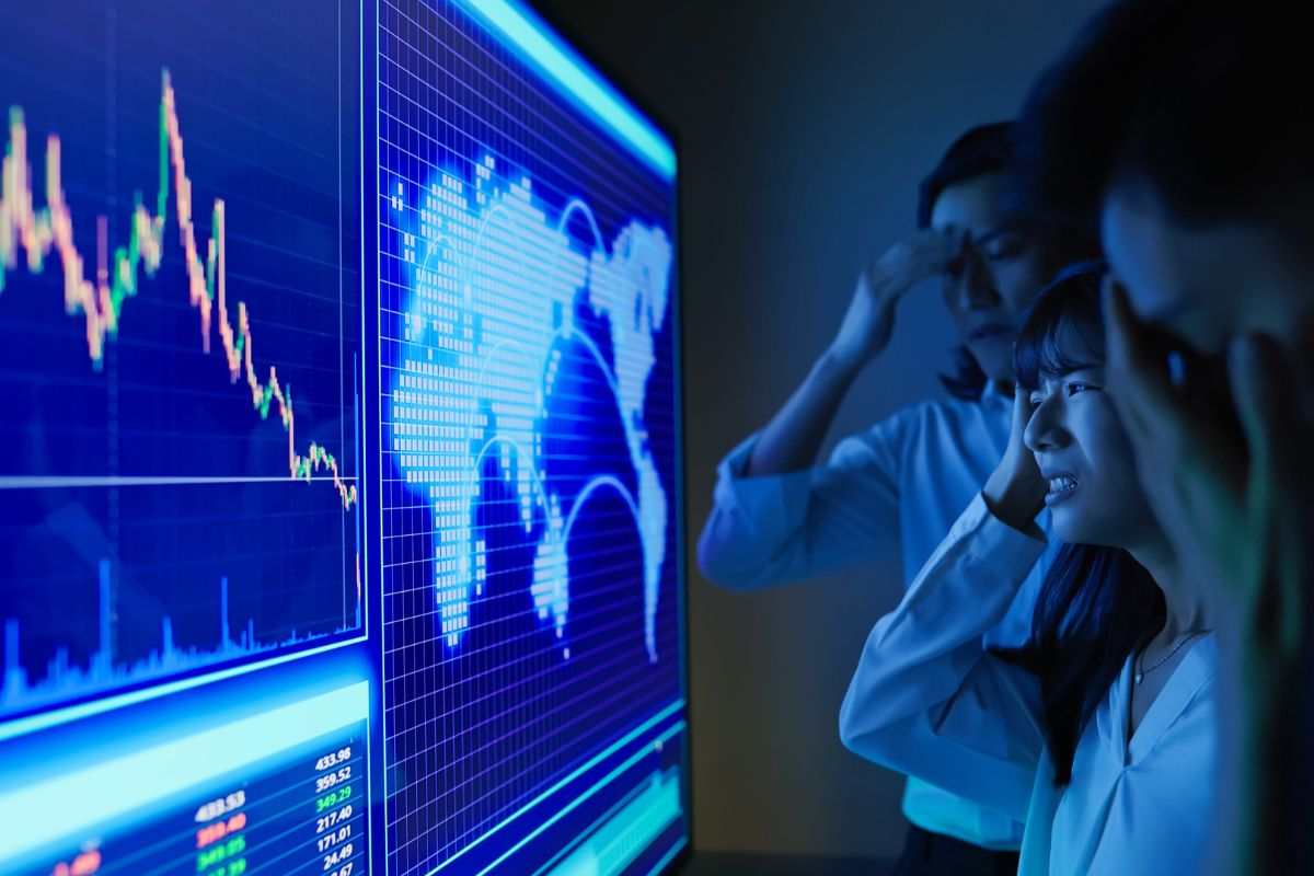 Persone che sono impaurite da un crollo dei mercati
