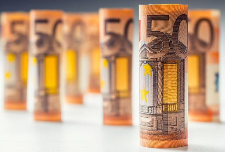 Banconote arrotolate da 50 euro