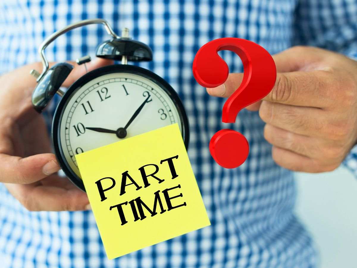 sfondo uomo con sveglia e scritta Part-time e punto interrogativo