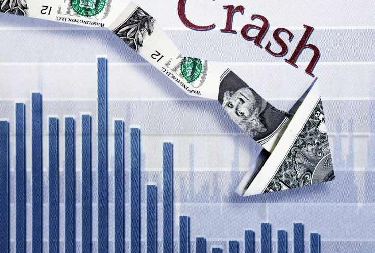 Freccia dollaro al ribasso con scritta crash