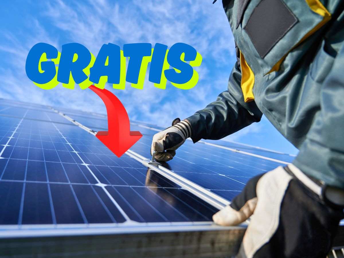 sfondo installatore pannelli solari e scritta gratis con freccia