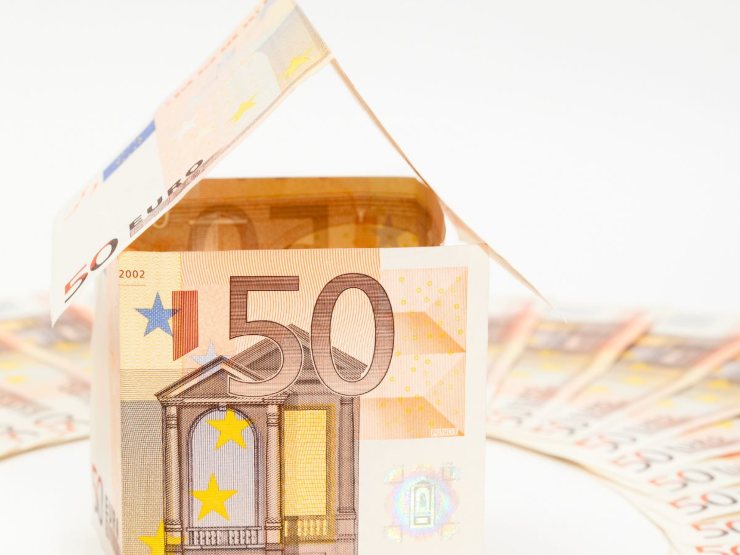 casetta con banconote 50 euro