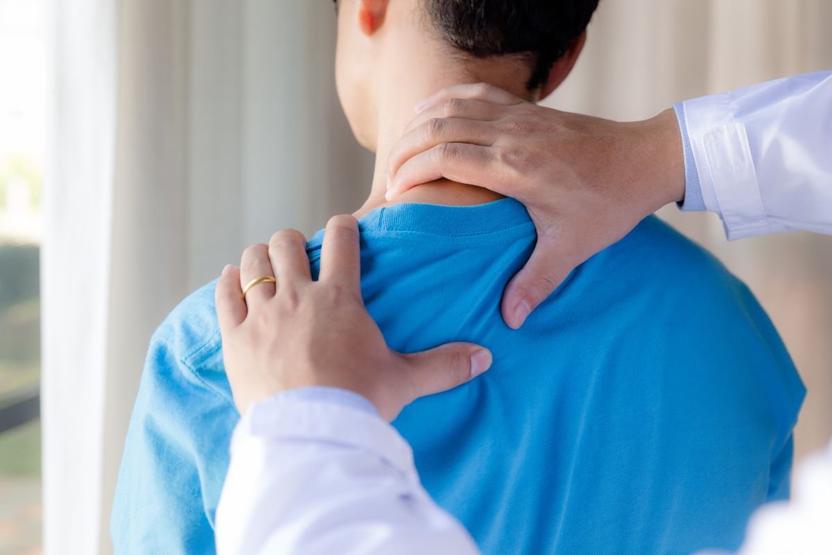 massaggio a paziente fisioterapia