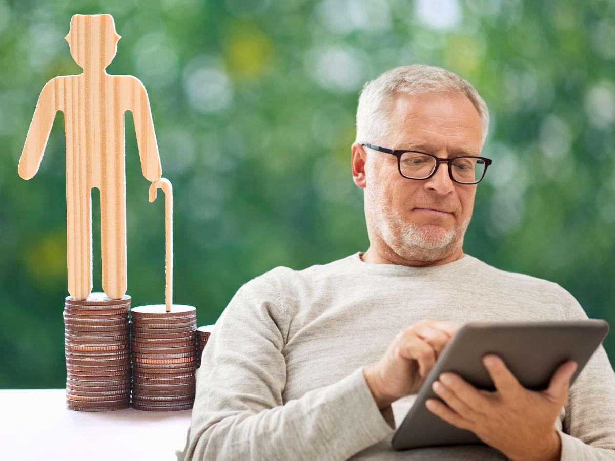 sfondo sagoma di legno con anziano con bastone monete euro e uomo maturo al tablet