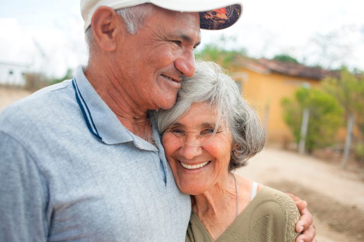 pensionati coppia felice