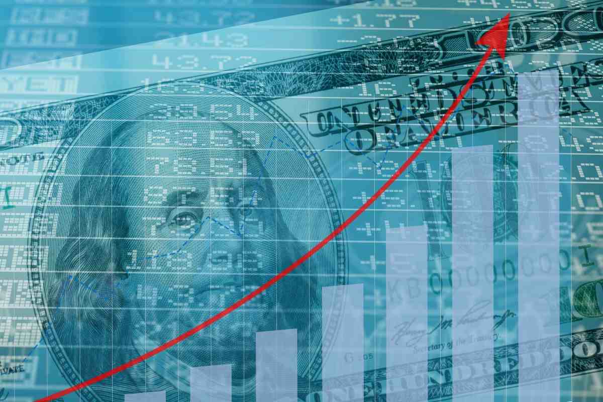 dollaro e freccia al rialzo