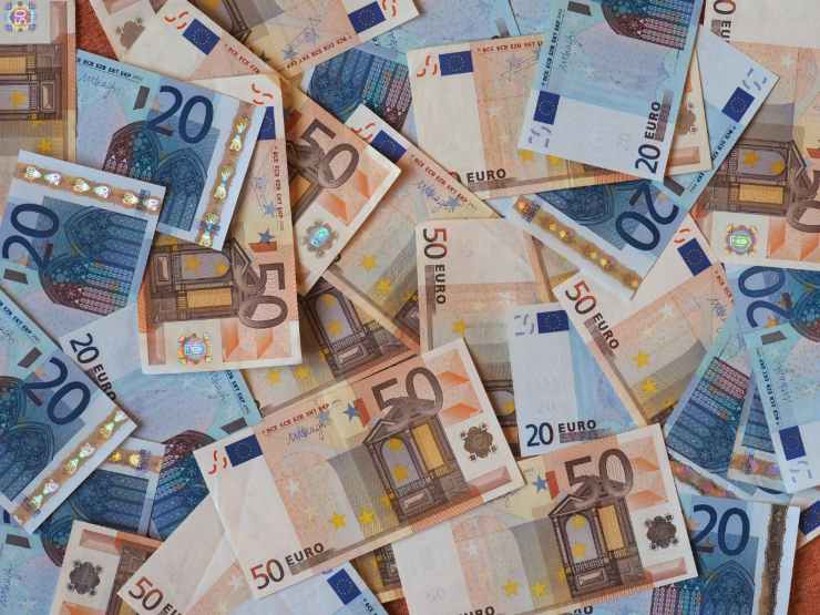 banconote 20 e 50 euro sparse